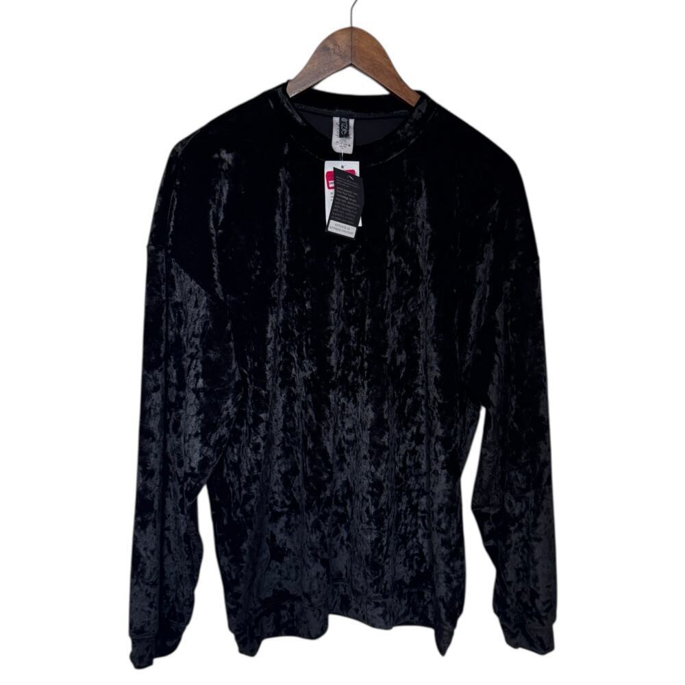 Brand new Onzie Boyfriend Velvet Sweatshirt in classic black —‎ NWT, MSRP $79.